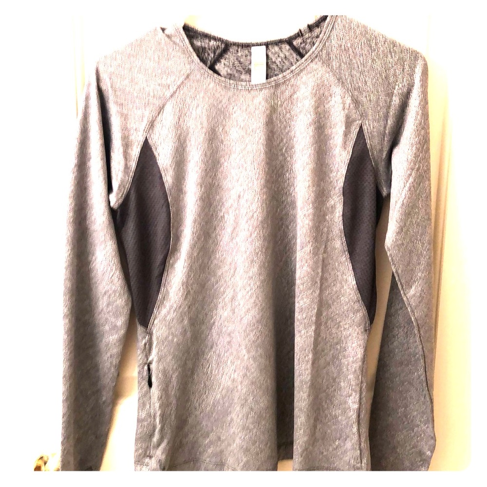 Women’s moisturizer wicking base layer